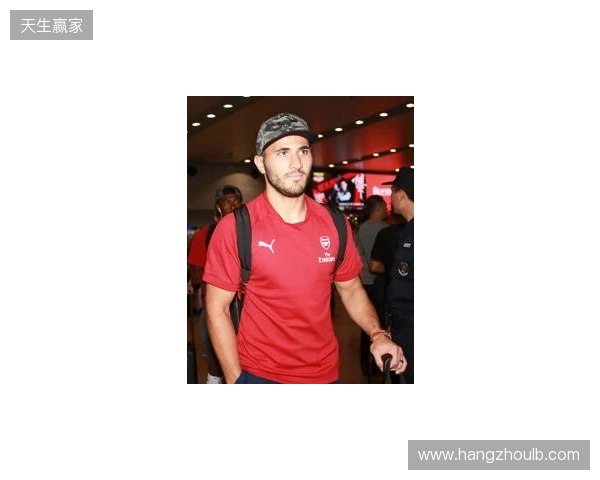 英超官方晒出图片:阿森纳U15全员抵达北京